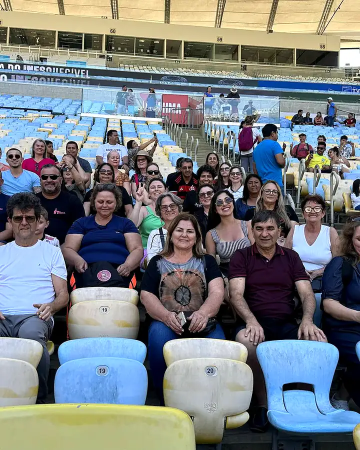 Grupo da Tiônia nas arquibancadas do Maracanã