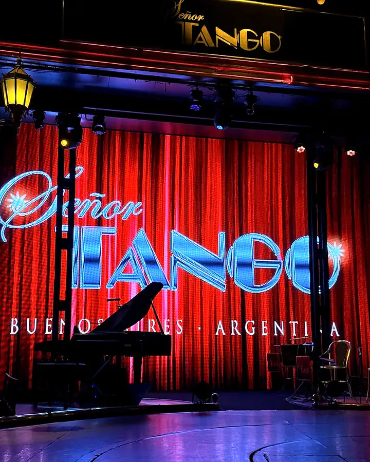 Palco do show Señor Tango, em Buenos Aires